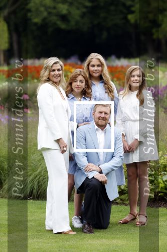 Den Haag  17 juli 2020
Koninklijk fotouurtje in de tuin van Huis ten Bosch . Vanwege corona was er veel minder pers uitgenodigd dan andere jaren. Aanwezig koning Willem Alexander Koningina Maxima en de prinsessen Amalia Alexia en Ariane .