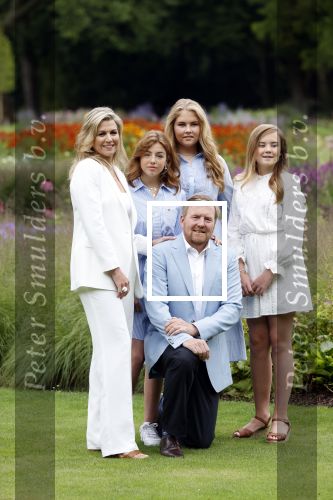 Den Haag  17 juli 2020
Koninklijk fotouurtje in de tuin van Huis ten Bosch . Vanwege corona was er veel minder pers uitgenodigd dan andere jaren. Aanwezig koning Willem Alexander Koningina Maxima en de prinsessen Amalia Alexia en Ariane .