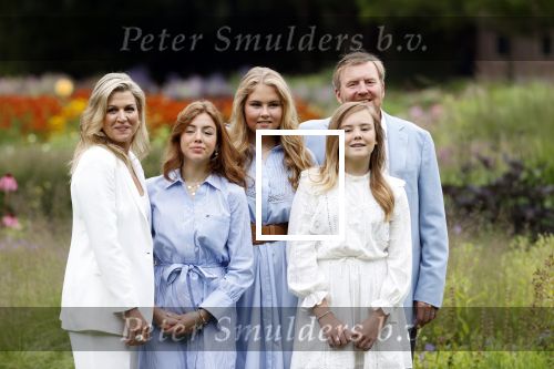Den Haag  17 juli 2020
Koninklijk fotouurtje in de tuin van Huis ten Bosch . Vanwege corona was er veel minder pers uitgenodigd dan andere jaren. Aanwezig koning Willem Alexander Koningina Maxima en de prinsessen Amalia Alexia en Ariane .