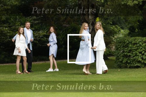 Den Haag  17 juli 2020
Koninklijk fotouurtje in de tuin van Huis ten Bosch . Vanwege corona was er veel minder pers uitgenodigd dan andere jaren. Aanwezig koning Willem Alexander Koningina Maxima en de prinsessen Amalia Alexia en Ariane .