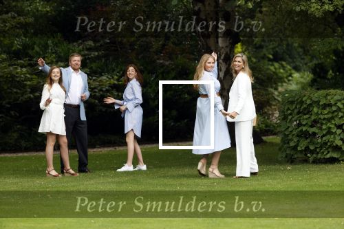 Den Haag  17 juli 2020
Koninklijk fotouurtje in de tuin van Huis ten Bosch . Vanwege corona was er veel minder pers uitgenodigd dan andere jaren. Aanwezig koning Willem Alexander Koningina Maxima en de prinsessen Amalia Alexia en Ariane .