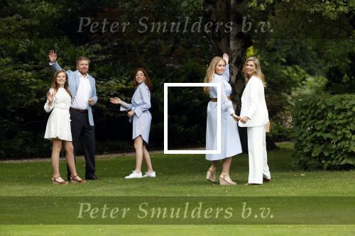 Den Haag  17 juli 2020
Koninklijk fotouurtje in de tuin van Huis ten Bosch . Vanwege corona was er veel minder pers uitgenodigd dan andere jaren. Aanwezig koning Willem Alexander Koningina Maxima en de prinsessen Amalia Alexia en Ariane .