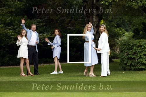 Den Haag  17 juli 2020
Koninklijk fotouurtje in de tuin van Huis ten Bosch . Vanwege corona was er veel minder pers uitgenodigd dan andere jaren. Aanwezig koning Willem Alexander Koningina Maxima en de prinsessen Amalia Alexia en Ariane .