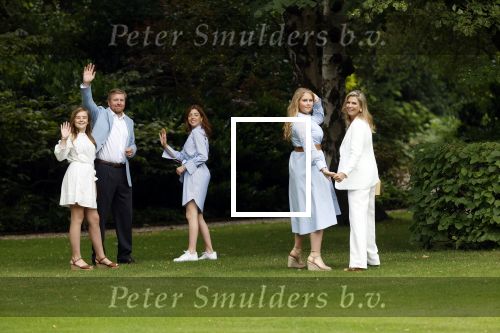 Den Haag  17 juli 2020
Koninklijk fotouurtje in de tuin van Huis ten Bosch . Vanwege corona was er veel minder pers uitgenodigd dan andere jaren. Aanwezig koning Willem Alexander Koningina Maxima en de prinsessen Amalia Alexia en Ariane .