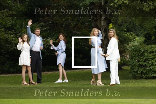 Den Haag  17 juli 2020
Koninklijk fotouurtje in de tuin van Huis ten Bosch . Vanwege corona was er veel minder pers uitgenodigd dan andere jaren. Aanwezig koning Willem Alexander Koningina Maxima en de prinsessen Amalia Alexia en Ariane .