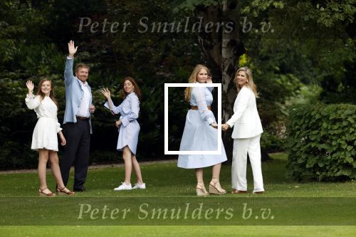Den Haag  17 juli 2020
Koninklijk fotouurtje in de tuin van Huis ten Bosch . Vanwege corona was er veel minder pers uitgenodigd dan andere jaren. Aanwezig koning Willem Alexander Koningina Maxima en de prinsessen Amalia Alexia en Ariane .