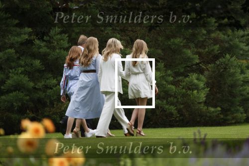 Den Haag  17 juli 2020
Koninklijk fotouurtje in de tuin van Huis ten Bosch . Vanwege corona was er veel minder pers uitgenodigd dan andere jaren. Aanwezig koning Willem Alexander Koningina Maxima en de prinsessen Amalia Alexia en Ariane .