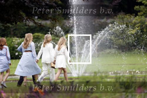 Den Haag  17 juli 2020
Koninklijk fotouurtje in de tuin van Huis ten Bosch . Vanwege corona was er veel minder pers uitgenodigd dan andere jaren. Aanwezig koning Willem Alexander Koningina Maxima en de prinsessen Amalia Alexia en Ariane .
