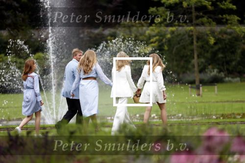 Den Haag  17 juli 2020
Koninklijk fotouurtje in de tuin van Huis ten Bosch . Vanwege corona was er veel minder pers uitgenodigd dan andere jaren. Aanwezig koning Willem Alexander Koningina Maxima en de prinsessen Amalia Alexia en Ariane .