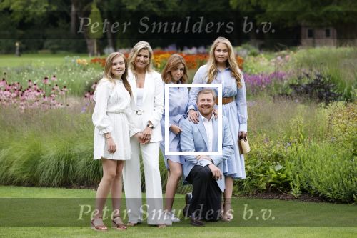 Den Haag  17 juli 2020
Koninklijk fotouurtje in de tuin van Huis ten Bosch . Vanwege corona was er veel minder pers uitgenodigd dan andere jaren. Aanwezig koning Willem Alexander Koningina Maxima en de prinsessen Amalia Alexia en Ariane .
