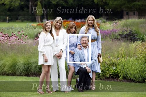 Den Haag  17 juli 2020
Koninklijk fotouurtje in de tuin van Huis ten Bosch . Vanwege corona was er veel minder pers uitgenodigd dan andere jaren. Aanwezig koning Willem Alexander Koningina Maxima en de prinsessen Amalia Alexia en Ariane .