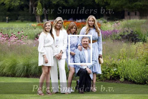 Den Haag  17 juli 2020
Koninklijk fotouurtje in de tuin van Huis ten Bosch . Vanwege corona was er veel minder pers uitgenodigd dan andere jaren. Aanwezig koning Willem Alexander Koningina Maxima en de prinsessen Amalia Alexia en Ariane .