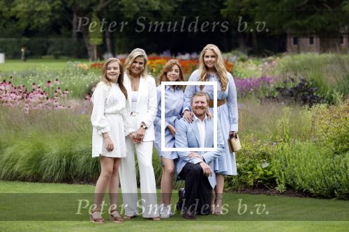 Den Haag  17 juli 2020
Koninklijk fotouurtje in de tuin van Huis ten Bosch . Vanwege corona was er veel minder pers uitgenodigd dan andere jaren. Aanwezig koning Willem Alexander Koningina Maxima en de prinsessen Amalia Alexia en Ariane .