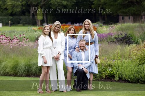 Den Haag  17 juli 2020
Koninklijk fotouurtje in de tuin van Huis ten Bosch . Vanwege corona was er veel minder pers uitgenodigd dan andere jaren. Aanwezig koning Willem Alexander Koningina Maxima en de prinsessen Amalia Alexia en Ariane .