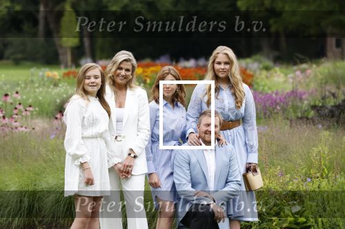 Den Haag  17 juli 2020
Koninklijk fotouurtje in de tuin van Huis ten Bosch . Vanwege corona was er veel minder pers uitgenodigd dan andere jaren. Aanwezig koning Willem Alexander Koningina Maxima en de prinsessen Amalia Alexia en Ariane .