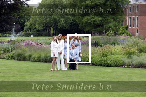 Den Haag  17 juli 2020
Koninklijk fotouurtje in de tuin van Huis ten Bosch . Vanwege corona was er veel minder pers uitgenodigd dan andere jaren. Aanwezig koning Willem Alexander Koningina Maxima en de prinsessen Amalia Alexia en Ariane .
