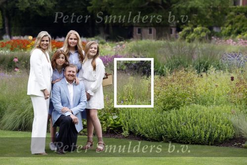 Den Haag  17 juli 2020
Koninklijk fotouurtje in de tuin van Huis ten Bosch . Vanwege corona was er veel minder pers uitgenodigd dan andere jaren. Aanwezig koning Willem Alexander Koningina Maxima en de prinsessen Amalia Alexia en Ariane .
