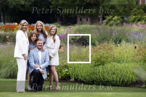 Den Haag  17 juli 2020
Koninklijk fotouurtje in de tuin van Huis ten Bosch . Vanwege corona was er veel minder pers uitgenodigd dan andere jaren. Aanwezig koning Willem Alexander Koningina Maxima en de prinsessen Amalia Alexia en Ariane .