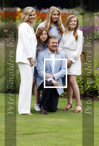 Den Haag  17 juli 2020
Koninklijk fotouurtje in de tuin van Huis ten Bosch . Vanwege corona was er veel minder pers uitgenodigd dan andere jaren. Aanwezig koning Willem Alexander Koningina Maxima en de prinsessen Amalia Alexia en Ariane .