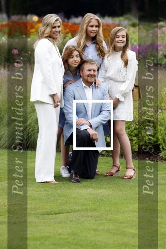 Den Haag  17 juli 2020
Koninklijk fotouurtje in de tuin van Huis ten Bosch . Vanwege corona was er veel minder pers uitgenodigd dan andere jaren. Aanwezig koning Willem Alexander Koningina Maxima en de prinsessen Amalia Alexia en Ariane .