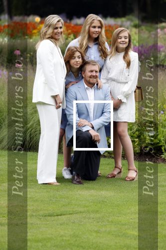 Den Haag  17 juli 2020
Koninklijk fotouurtje in de tuin van Huis ten Bosch . Vanwege corona was er veel minder pers uitgenodigd dan andere jaren. Aanwezig koning Willem Alexander Koningina Maxima en de prinsessen Amalia Alexia en Ariane .