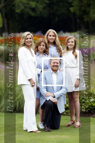 Den Haag  17 juli 2020
Koninklijk fotouurtje in de tuin van Huis ten Bosch . Vanwege corona was er veel minder pers uitgenodigd dan andere jaren. Aanwezig koning Willem Alexander Koningina Maxima en de prinsessen Amalia Alexia en Ariane .