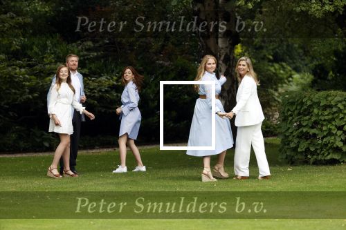 Den Haag  17 juli 2020
Koninklijk fotouurtje in de tuin van Huis ten Bosch . Vanwege corona was er veel minder pers uitgenodigd dan andere jaren. Aanwezig koning Willem Alexander Koningina Maxima en de prinsessen Amalia Alexia en Ariane .