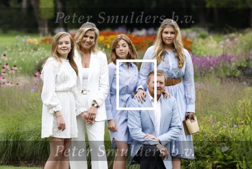 Den Haag  17 juli 2020
Koninklijk fotouurtje in de tuin van Huis ten Bosch . Vanwege corona was er veel minder pers uitgenodigd dan andere jaren. Aanwezig koning Willem Alexander Koningina Maxima en de prinsessen Amalia Alexia en Ariane .