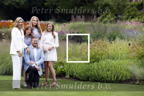 Den Haag  17 juli 2020
Koninklijk fotouurtje in de tuin van Huis ten Bosch . Vanwege corona was er veel minder pers uitgenodigd dan andere jaren. Aanwezig koning Willem Alexander Koningina Maxima en de prinsessen Amalia Alexia en Ariane .