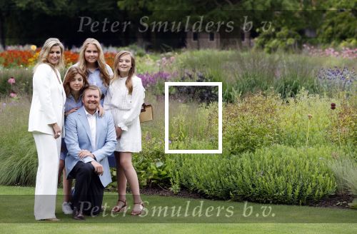 Den Haag  17 juli 2020
Koninklijk fotouurtje in de tuin van Huis ten Bosch . Vanwege corona was er veel minder pers uitgenodigd dan andere jaren. Aanwezig koning Willem Alexander Koningina Maxima en de prinsessen Amalia Alexia en Ariane .