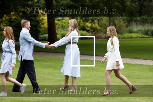 Den Haag  17 juli 2020
Koninklijk fotouurtje in de tuin van Huis ten Bosch . Vanwege corona was er veel minder pers uitgenodigd dan andere jaren. Aanwezig koning Willem Alexander Koningina Maxima en de prinsessen Amalia Alexia en Ariane .