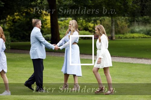 Den Haag  17 juli 2020
Koninklijk fotouurtje in de tuin van Huis ten Bosch . Vanwege corona was er veel minder pers uitgenodigd dan andere jaren. Aanwezig koning Willem Alexander Koningina Maxima en de prinsessen Amalia Alexia en Ariane .