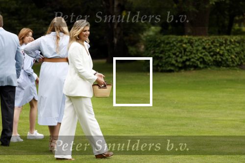 Den Haag  17 juli 2020
Koninklijk fotouurtje in de tuin van Huis ten Bosch . Vanwege corona was er veel minder pers uitgenodigd dan andere jaren. Aanwezig koning Willem Alexander Koningina Maxima en de prinsessen Amalia Alexia en Ariane .