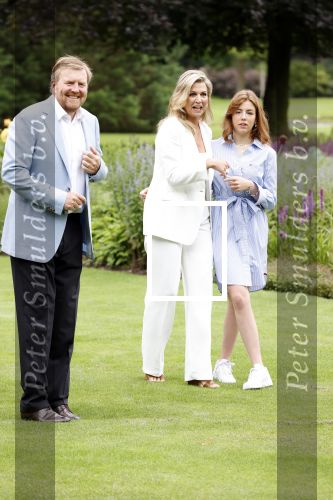 Den Haag  17 juli 2020
Koninklijk fotouurtje in de tuin van Huis ten Bosch . Vanwege corona was er veel minder pers uitgenodigd dan andere jaren. Aanwezig koning Willem Alexander Koningina Maxima en de prinsessen Amalia Alexia en Ariane .