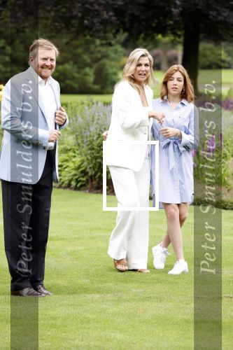 Den Haag  17 juli 2020
Koninklijk fotouurtje in de tuin van Huis ten Bosch . Vanwege corona was er veel minder pers uitgenodigd dan andere jaren. Aanwezig koning Willem Alexander Koningina Maxima en de prinsessen Amalia Alexia en Ariane .