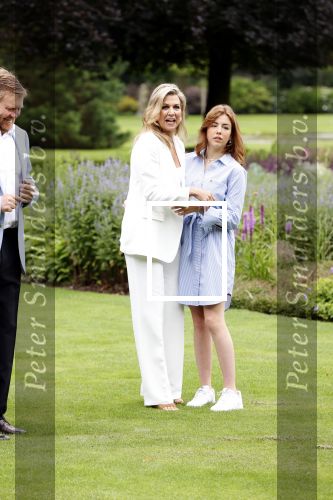 Den Haag  17 juli 2020
Koninklijk fotouurtje in de tuin van Huis ten Bosch . Vanwege corona was er veel minder pers uitgenodigd dan andere jaren. Aanwezig koning Willem Alexander Koningina Maxima en de prinsessen Amalia Alexia en Ariane .
