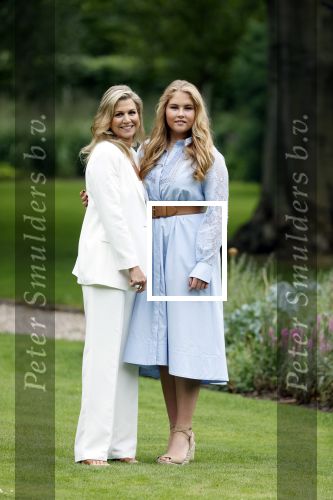 Den Haag  17 juli 2020
Koninklijk fotouurtje in de tuin van Huis ten Bosch . Vanwege corona was er veel minder pers uitgenodigd dan andere jaren. Aanwezig koning Willem Alexander Koningina Maxima en de prinsessen Amalia Alexia en Ariane .