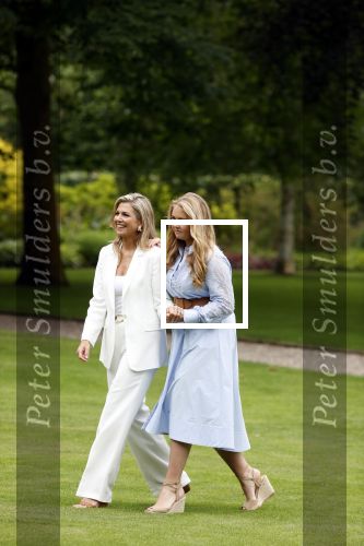 Den Haag  17 juli 2020
Koninklijk fotouurtje in de tuin van Huis ten Bosch . Vanwege corona was er veel minder pers uitgenodigd dan andere jaren. Aanwezig koning Willem Alexander Koningina Maxima en de prinsessen Amalia Alexia en Ariane .