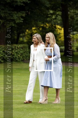 Den Haag  17 juli 2020
Koninklijk fotouurtje in de tuin van Huis ten Bosch . Vanwege corona was er veel minder pers uitgenodigd dan andere jaren. Aanwezig koning Willem Alexander Koningina Maxima en de prinsessen Amalia Alexia en Ariane .