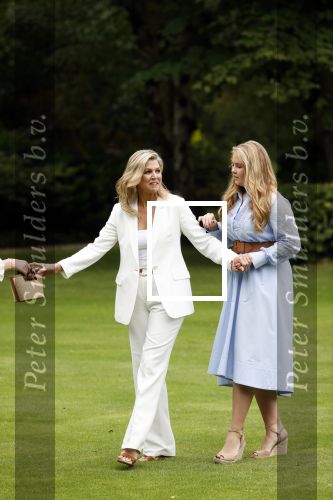 Den Haag  17 juli 2020
Koninklijk fotouurtje in de tuin van Huis ten Bosch . Vanwege corona was er veel minder pers uitgenodigd dan andere jaren. Aanwezig koning Willem Alexander Koningina Maxima en de prinsessen Amalia Alexia en Ariane .