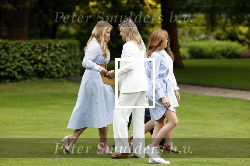Den Haag  17 juli 2020
Koninklijk fotouurtje in de tuin van Huis ten Bosch . Vanwege corona was er veel minder pers uitgenodigd dan andere jaren. Aanwezig koning Willem Alexander Koningina Maxima en de prinsessen Amalia Alexia en Ariane .