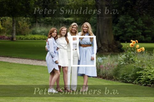 Den Haag  17 juli 2020
Koninklijk fotouurtje in de tuin van Huis ten Bosch . Vanwege corona was er veel minder pers uitgenodigd dan andere jaren. Aanwezig koning Willem Alexander Koningina Maxima en de prinsessen Amalia Alexia en Ariane .
