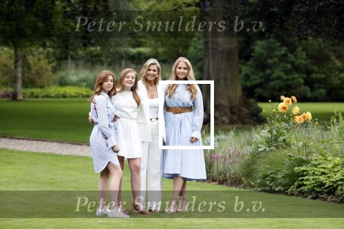 Den Haag  17 juli 2020
Koninklijk fotouurtje in de tuin van Huis ten Bosch . Vanwege corona was er veel minder pers uitgenodigd dan andere jaren. Aanwezig koning Willem Alexander Koningina Maxima en de prinsessen Amalia Alexia en Ariane .