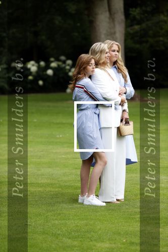Den Haag  17 juli 2020
Koninklijk fotouurtje in de tuin van Huis ten Bosch . Vanwege corona was er veel minder pers uitgenodigd dan andere jaren. Aanwezig koning Willem Alexander Koningina Maxima en de prinsessen Amalia Alexia en Ariane .
