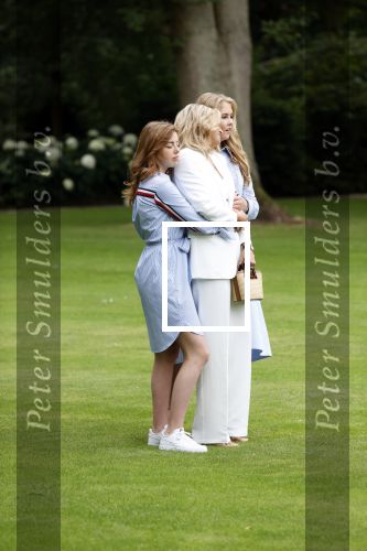 Den Haag  17 juli 2020
Koninklijk fotouurtje in de tuin van Huis ten Bosch . Vanwege corona was er veel minder pers uitgenodigd dan andere jaren. Aanwezig koning Willem Alexander Koningina Maxima en de prinsessen Amalia Alexia en Ariane .