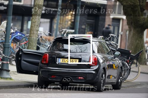 Amsterdam 2 april 2020
Leco v Zadelhoff doet boodschappen met zijn partner