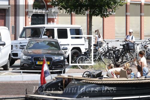 Amsterdam 25 juni 2020
Estelle Cruijff Jamie Vaes Koen Kardashian en vrienden op boot door Amsterdamse grachten. Lil Kleine