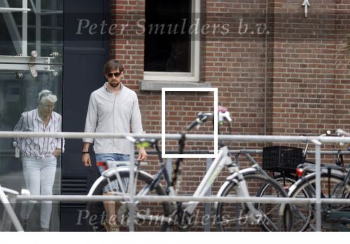 Rotterdam 18 juli 2020
Mattie Valk en zijn moeder op de scooter en bij zijn huis/ appartement