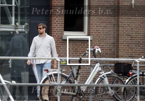 Rotterdam 18 juli 2020
Mattie Valk en zijn moeder op de scooter en bij zijn huis/ appartement