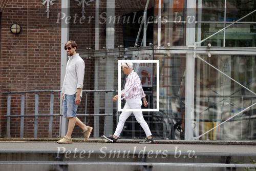 Rotterdam 18 juli 2020
Mattie Valk en zijn moeder op de scooter en bij zijn huis/ appartement